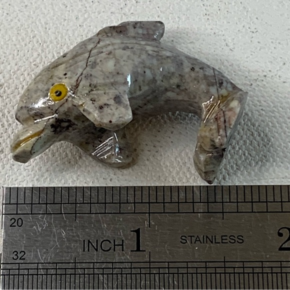 Miniature DOLPHIN Stone Carving Mini Figurine Grey Steatite Soapstone Animal 1.5 - Picture 12 of 13